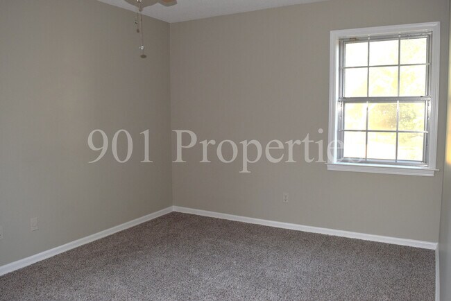 Building Photo - 2601 Camrose Cove