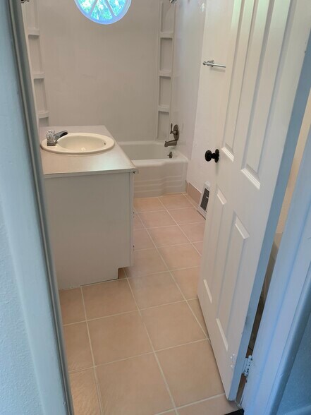 Bathroom - 849 S Newton Ave
