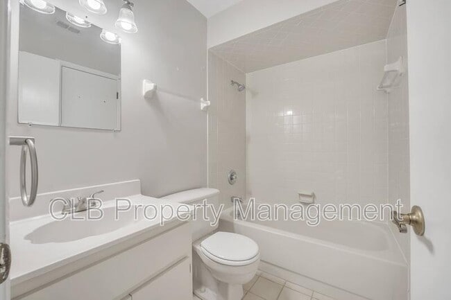 Building Photo - 251 Orange Grove Dr