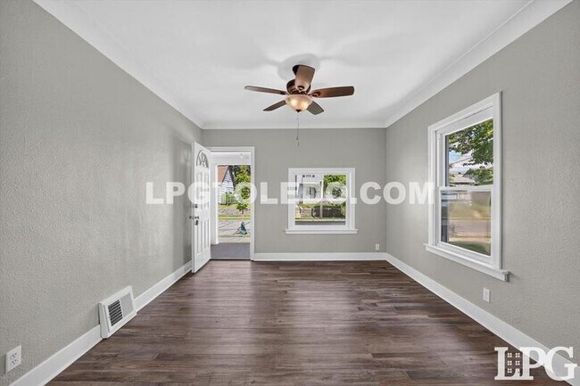 Building Photo - 544 Woodsdale Ave