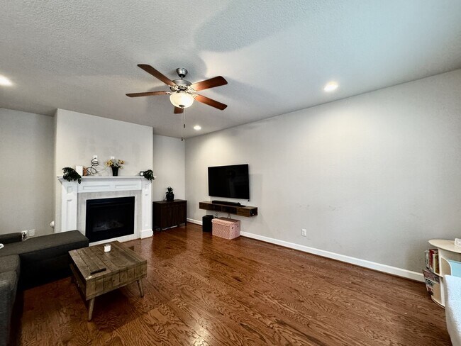 Building Photo - 1533 Ocean Garden St