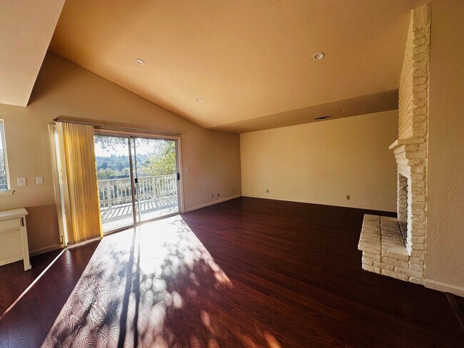 Building Photo - Executive Living