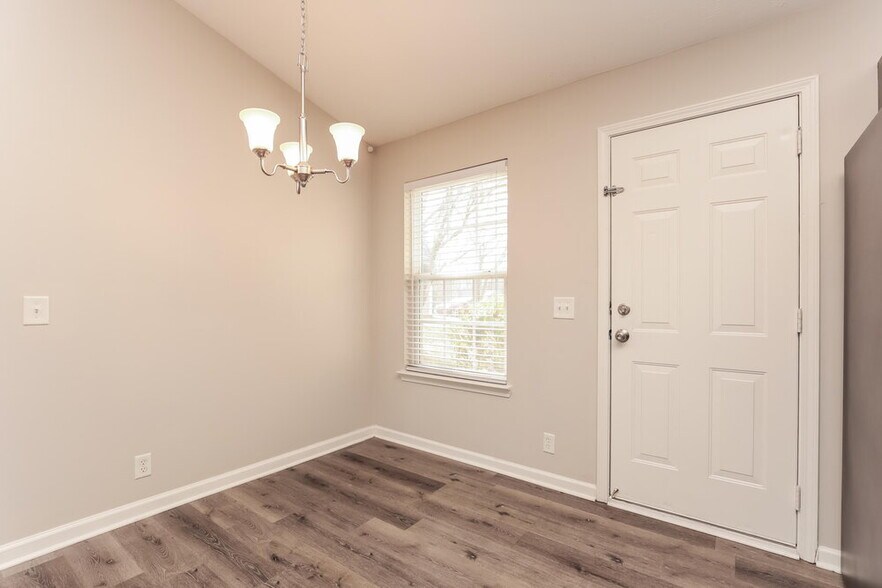 Building Photo - 1316 S Hampton Ct