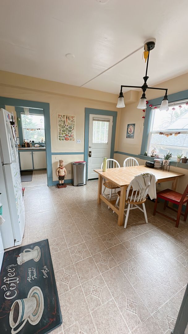 Building Photo - PRELEASE:  4+bdrm/1bath near WWU + Sehome Hill