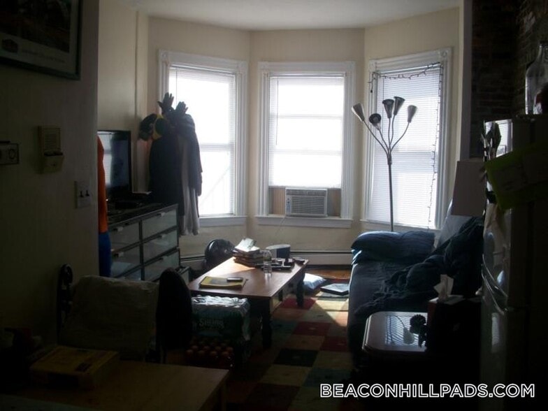 Building Photo - 40 Anderson St