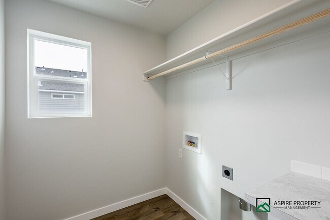 Building Photo - Brand New 5 Bed 3 Bath home 2600sf+ and a 3 car garage