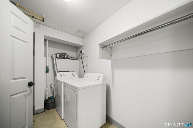 Building Photo - 40 Elm St