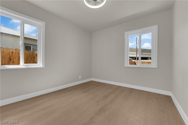 Building Photo - 433 N 10th St