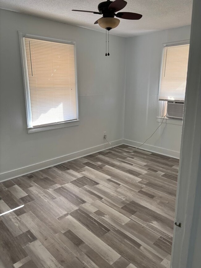 Building Photo - Charming 2-Bedroom Home with Spacious Yard