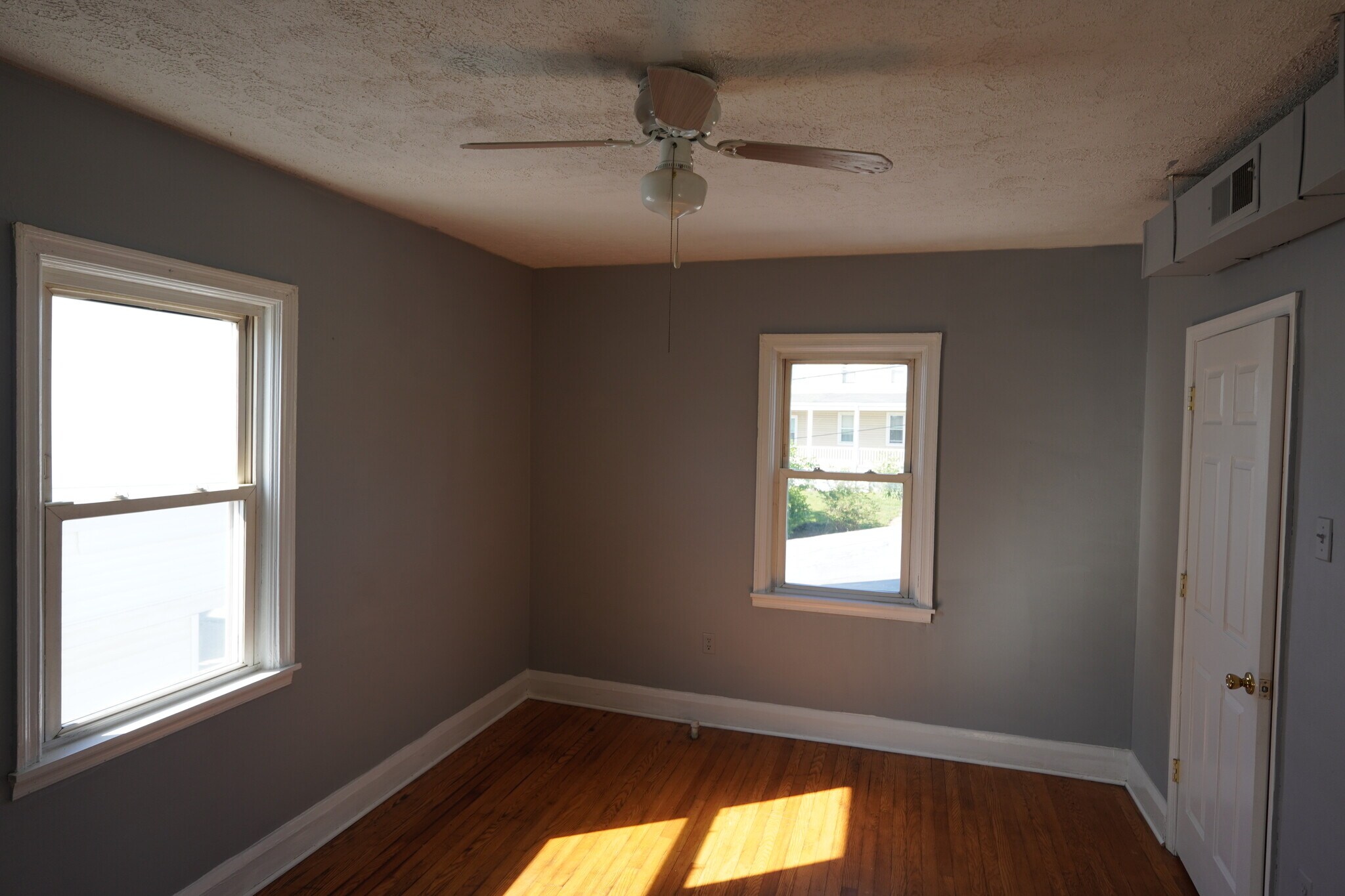 Building Photo - 3033 Hamilton Ave