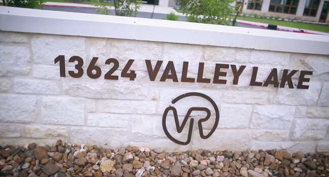 Building Photo - 8745 Ironwood Hill