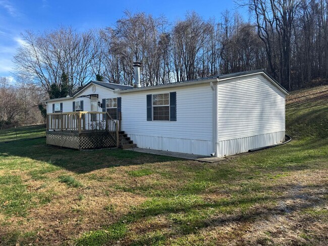 Building Photo - 3 Bedroom 2 Bathroom Mobile Home located in Rogersville, TN