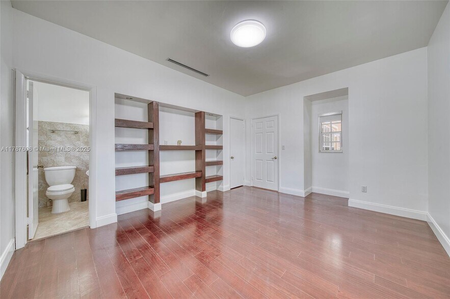 Building Photo - 645 Altara Ave