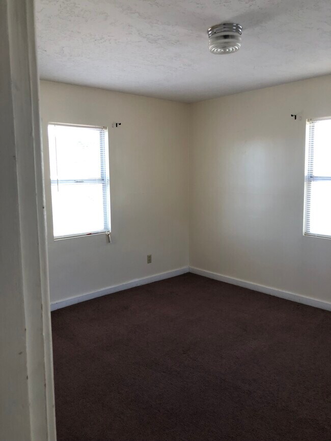 Building Photo - 83 W 300 S