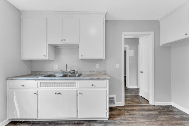 Building Photo - 3842 W. 133