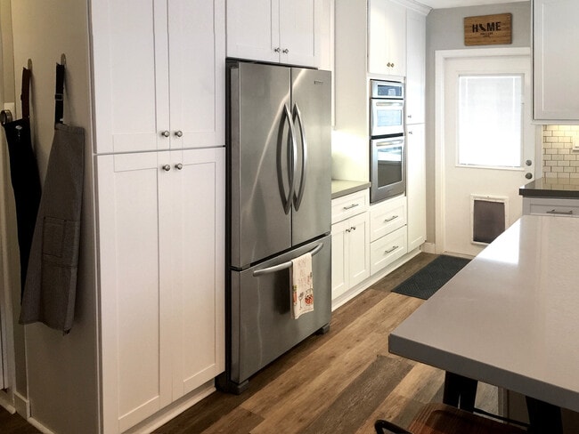 Building Photo - 1738 S Marvin Ave