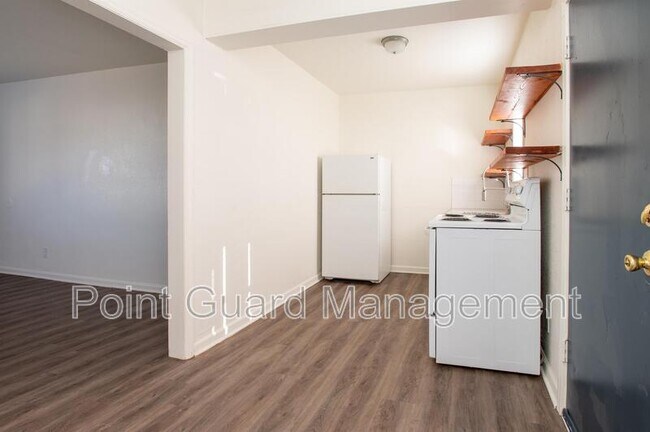 Building Photo - 813 S Beverly St