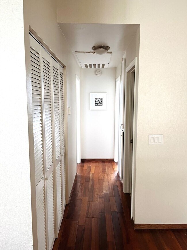Building Photo - Beautiful Upscale Private Two Bed, Two Bat...