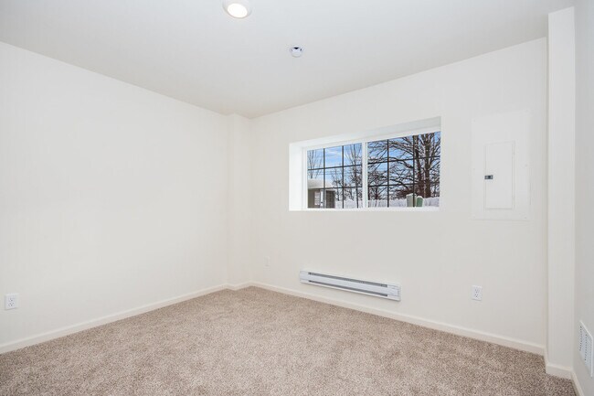 Building Photo - 1455 Yosemite Way