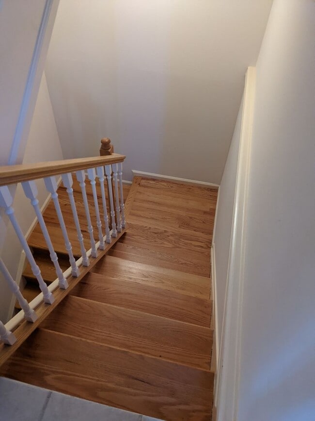 Building Photo - Stunning Golden Townhouse On Top of The World!