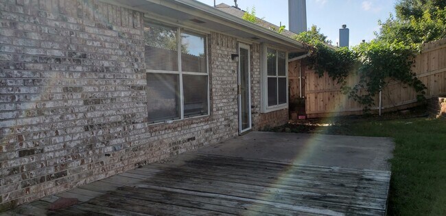 Building Photo - Charming Home in Stonepoint!