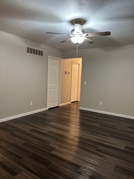 Building Photo - 1065 Moneta Ave