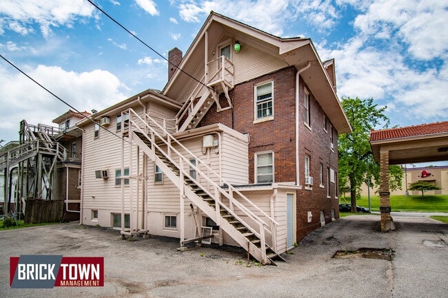 Building Photo - 115 S 38th Ave