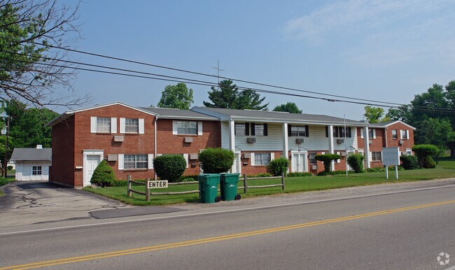Building Photo - Colonial Manor