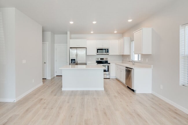 Building Photo - Baraya Townhomes: Modern Townhomes for Rent in Meridian, ID