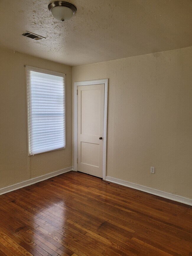 Building Photo - 4374 Monroe Ave