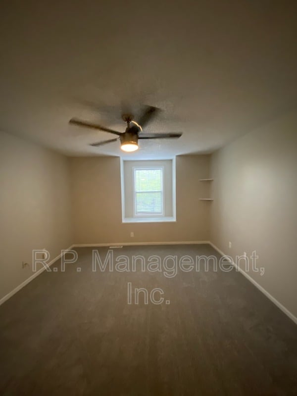 Building Photo - 14391 Estates Ave