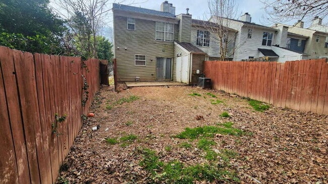 Building Photo - 5703 Wells Cir