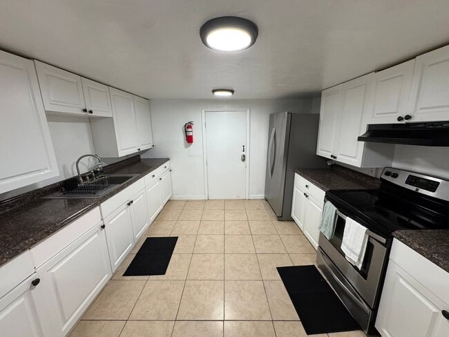 Building Photo - 2737 Garden St