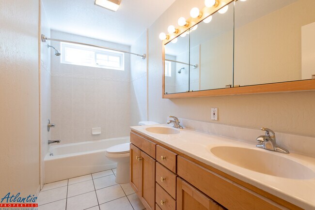Building Photo - Beautiful Home | Central A/C | Desirable Location