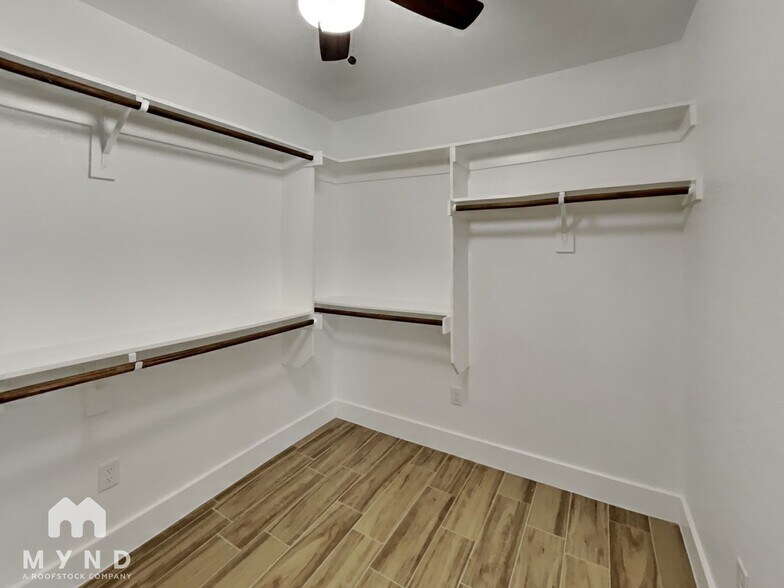 Building Photo - 5736 Lone Star Cir