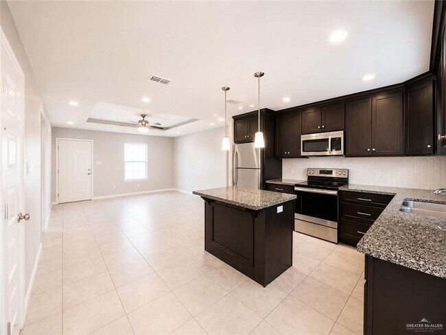 Building Photo - 16 Teak Dr