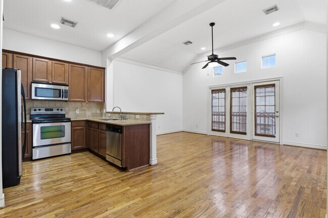 Building Photo - 1303 Sherwood Point Ln