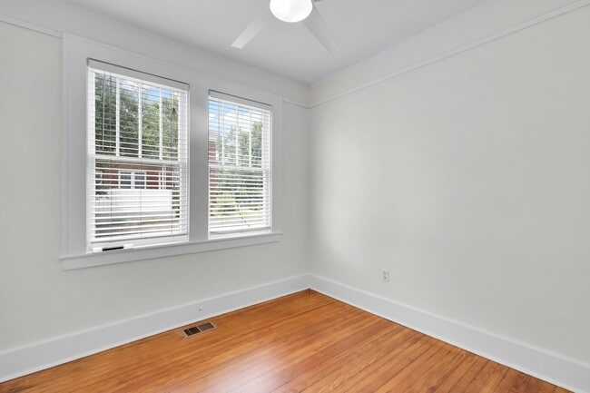 Building Photo - 201 E 48th St