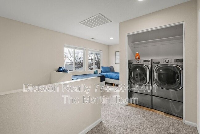 Building Photo - 121 Caliente St