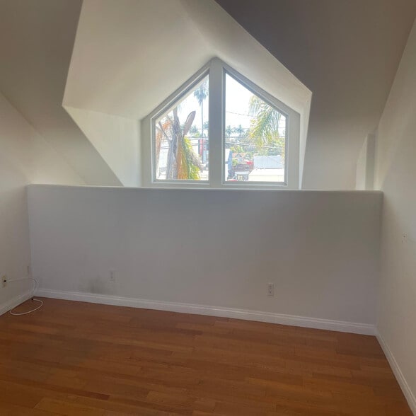 Building Photo - 1302 Electric Ave