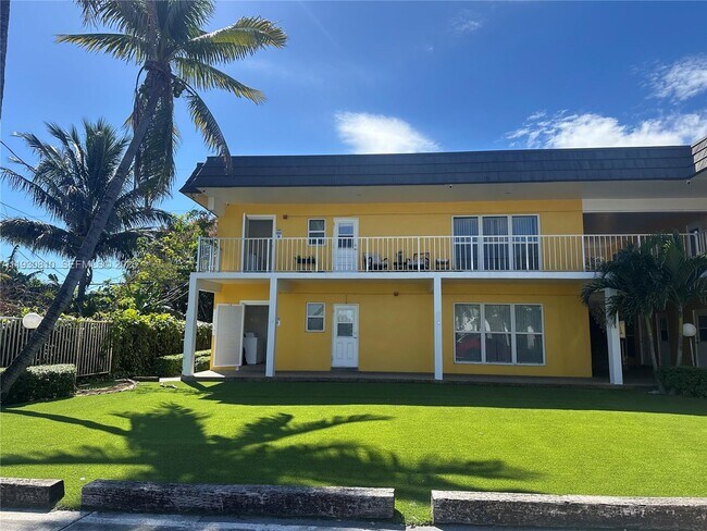 Building Photo - 2822 Van Buren St