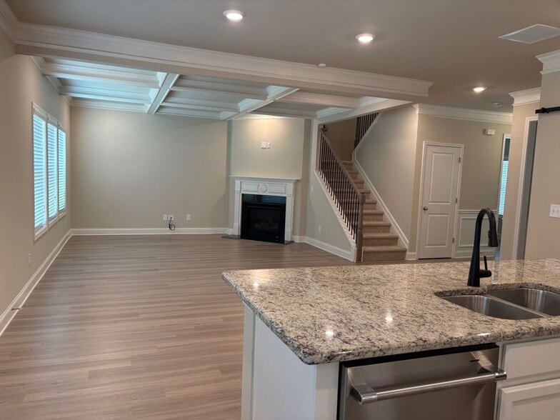 Building Photo - 18 Dorothy Ln