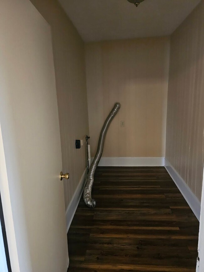 Building Photo - 2BR Remodeled House Hollidaysburg
