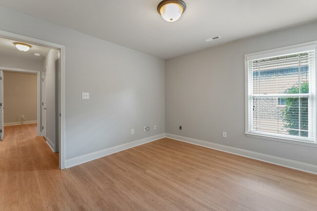 Building Photo - 323 Harbor Glen Dr SW