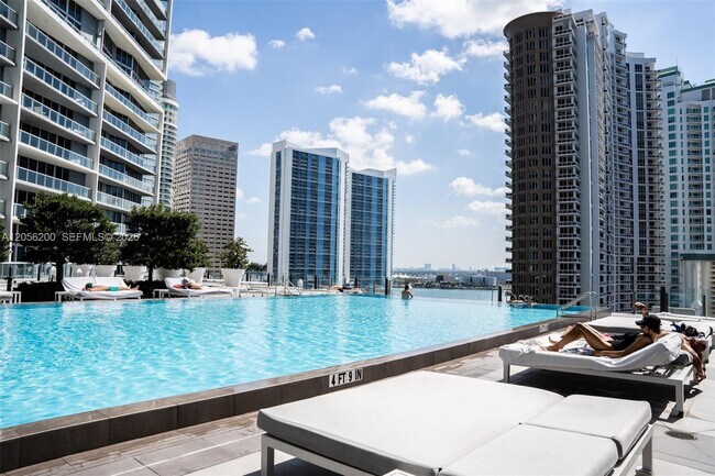 Building Photo - 495 Brickell Ave