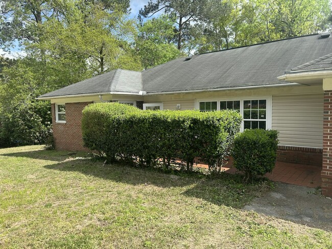 Primary Photo - 1011 Ave Of Pines