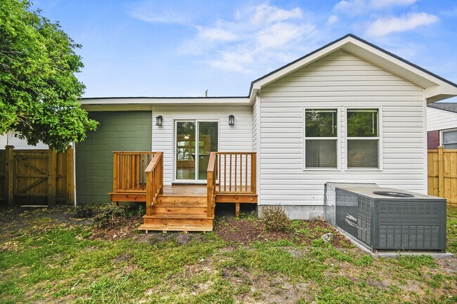 Building Photo - 3831 Hottinger Ave