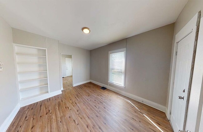 Building Photo - Newly Updated Duplex in Middletown!