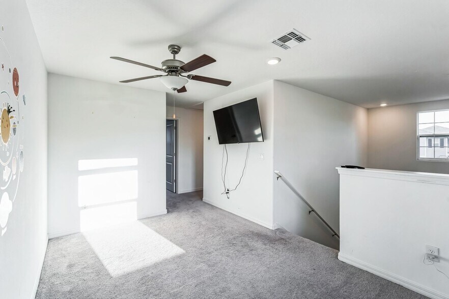 Building Photo - 9923 Jackfruit Ct