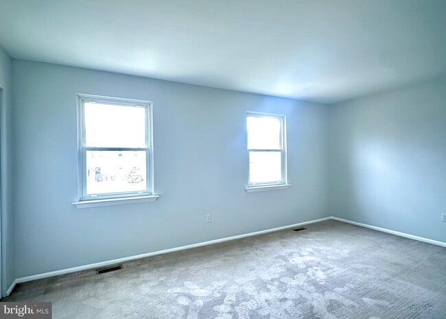 Building Photo - 53 Eisenhower Cir